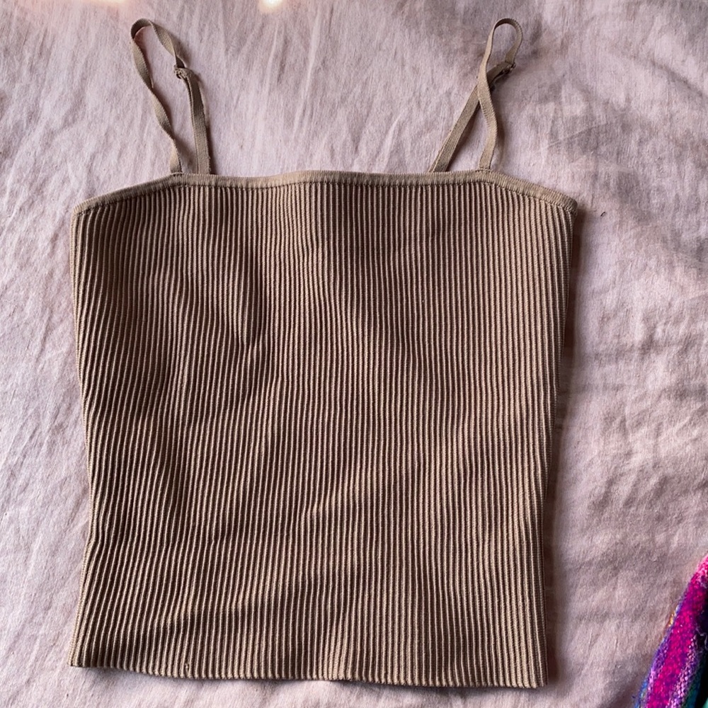 Aritzia sculpt tank